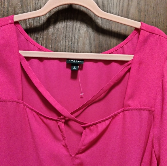 **FLAWED** Torrid Blouse - Picture 4 of 14